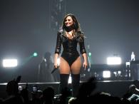 Demi Lovato seksownie na scenie